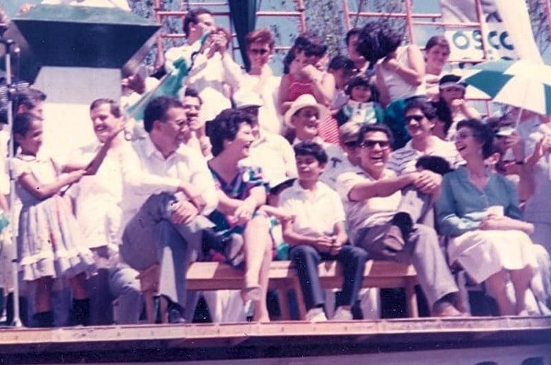 En la primera fila (i-d) Edgar Arroyo, Margarita Penón, Fabio Molina y Victoria Garrón en acto de la campaña de 1986 en Alajuela. Cortesia: Fabio Molina