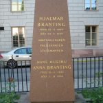 Tumba de Hjalmar y Anna Branting en el cementerio de Adolf Fredrik, Estocolmo. Wikicommons