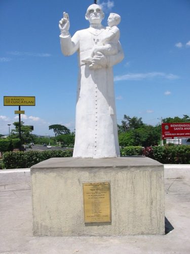 Monumento a Monseñor Romero en la ciudad de Santa Ana. WikiCommons
