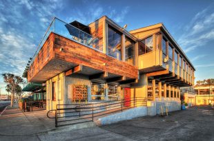 R10 Social House