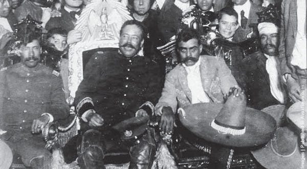 Histórica foto de Pancho Villa junto a Emiliano Zapata en ciudad de México. WikiCommons