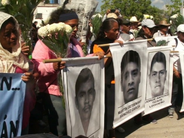Dos años después, presidente de México no puede lavar mancha de Ayotzinapa