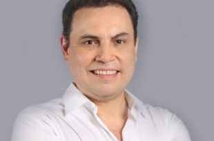 Carlos Ricardo Benavides