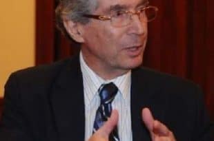 Roberto Dobles