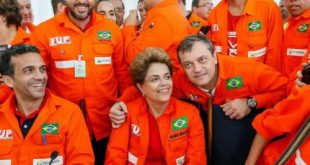 Dilma Rousseff con camiones cisterna