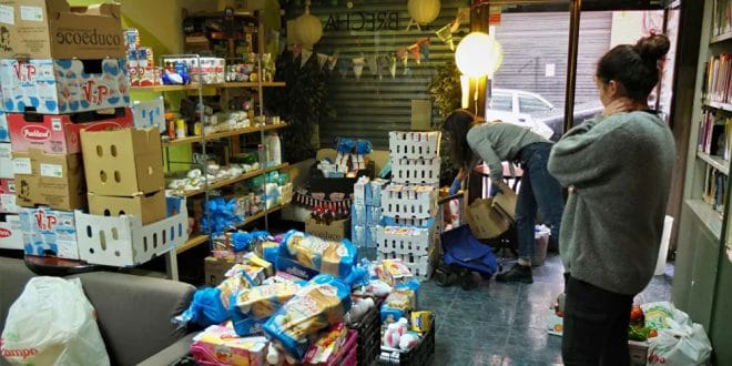 "Gracias a esto, mucha gente no saquea supermercados": el coronavirus impulsa las redes de solidaridad