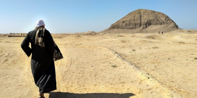 El oasis egipcio de El Fayún y sus imponentes pirámides
