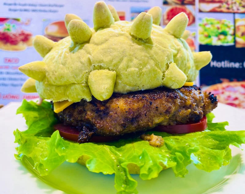 La famosa "hamburguesa corona" de un chef vietnamita