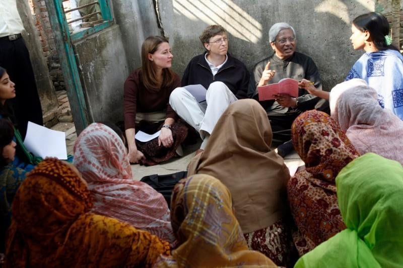 Bill y Melinda Gates visitan un proyecto con Sir Fazle Abed en Bangladesh. Gates Foundation
