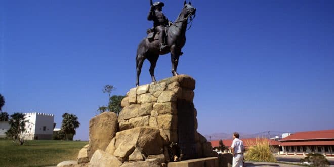 Debate sobre colonialismo: En África se resignifica al monumento
