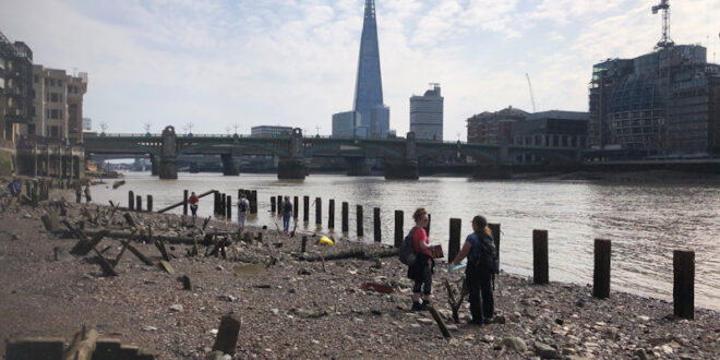 "Mudlarking" o cómo buscar tesoros a orillas del Támesis