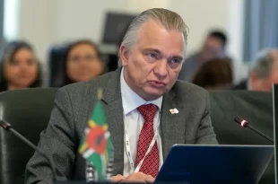 Arnoldo André