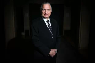 Arnoldo André
