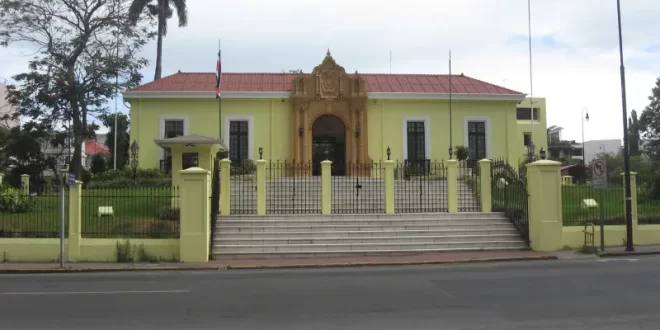 Casa Amarilla