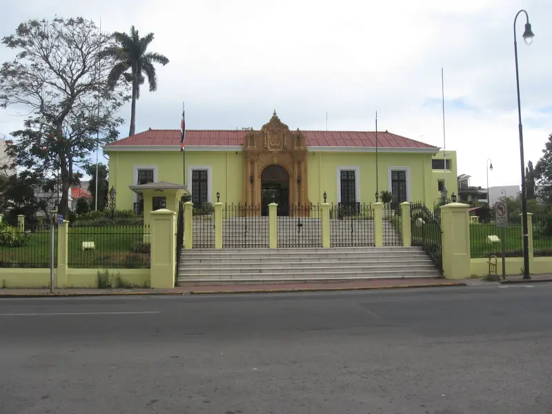 Casa Amarilla